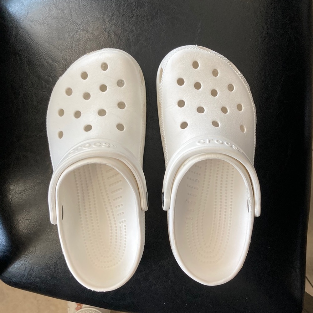 White crocs size 5 in men 7 in woman lightly warn.